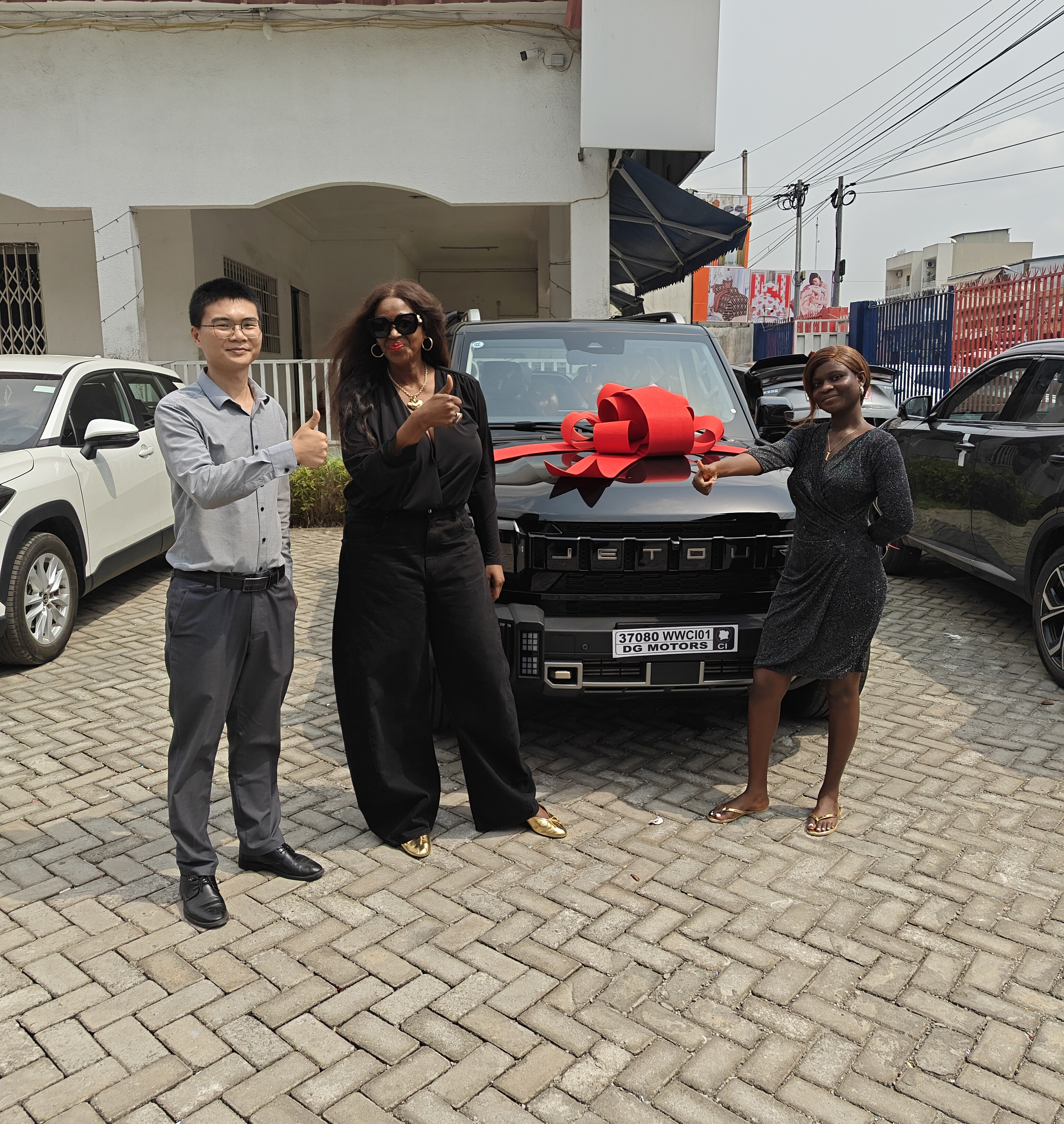 Latest company Cases about Sales Boom at DG MOTORS Abidjan! Chinese Brand Cars Make Your Journey Easier and More Reliable