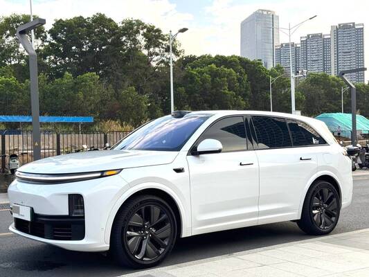 Хорошая цена Li Auto 2024 L7 Ultra Automatic с батареей 52,3 кВтч и пробегом 58 000 км онлайн
